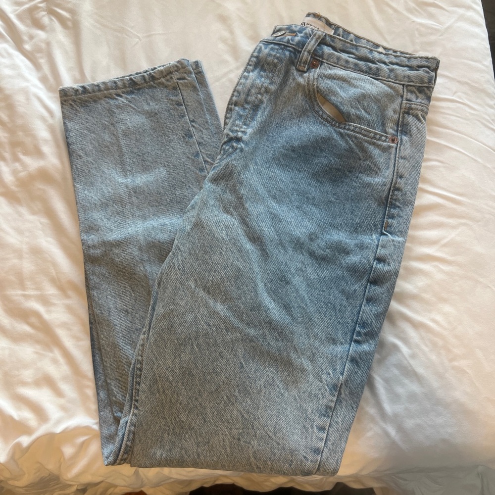Light wash Zara high wasted mom jeans Size 6